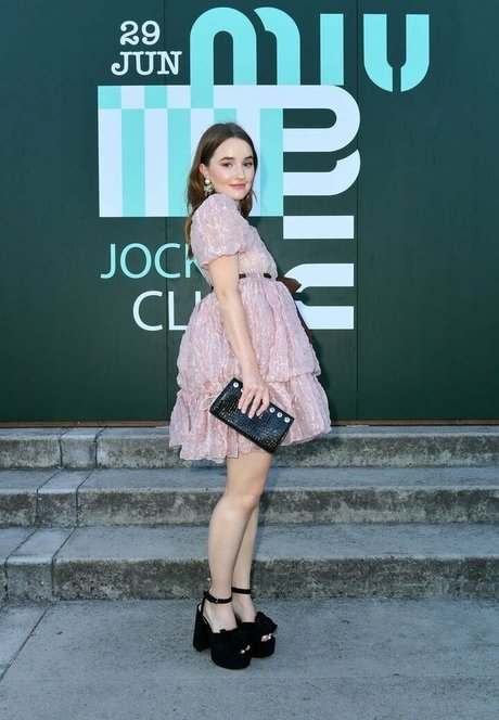 Kaitlyn Dever profile image