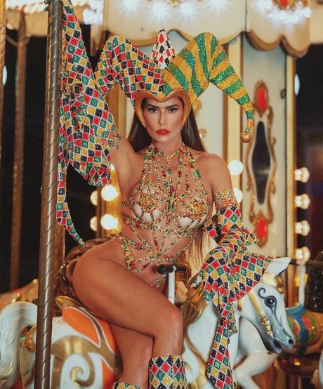 Deborah Secco model pretty photo