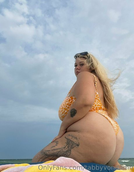 TabbyVonDAMN erotic actress img