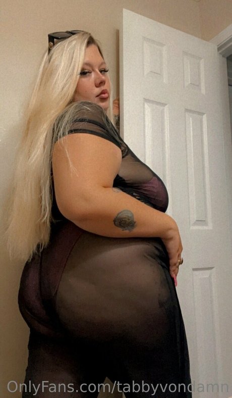 TabbyVonDAMN model perfect img