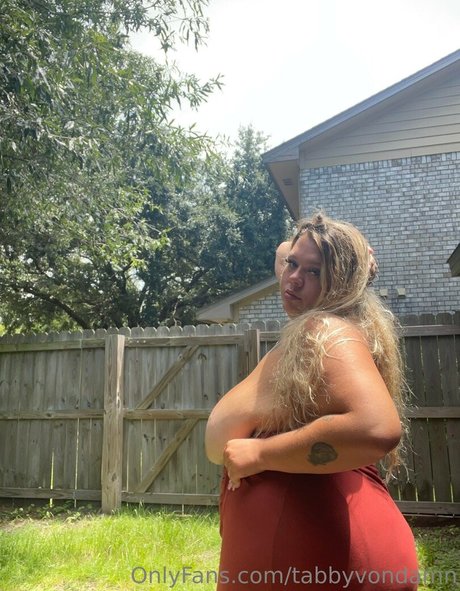 TabbyVonDAMN model perfect pics