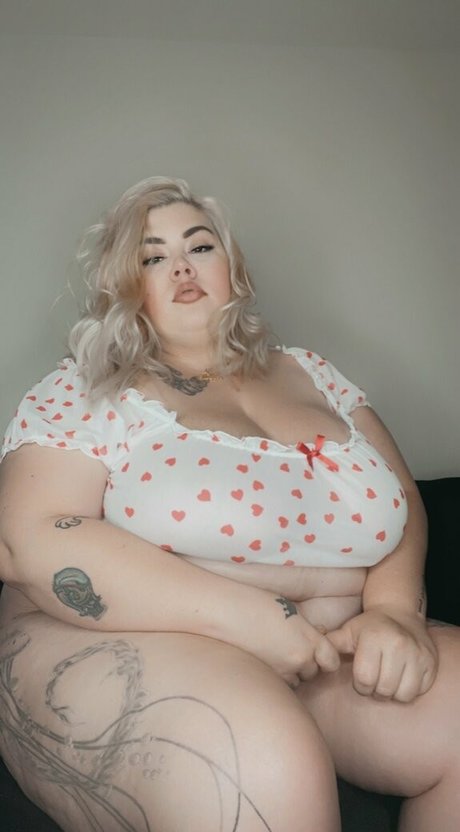 TabbyVonDAMN top profile image