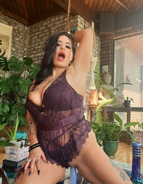 enchantressselenafree best star pics