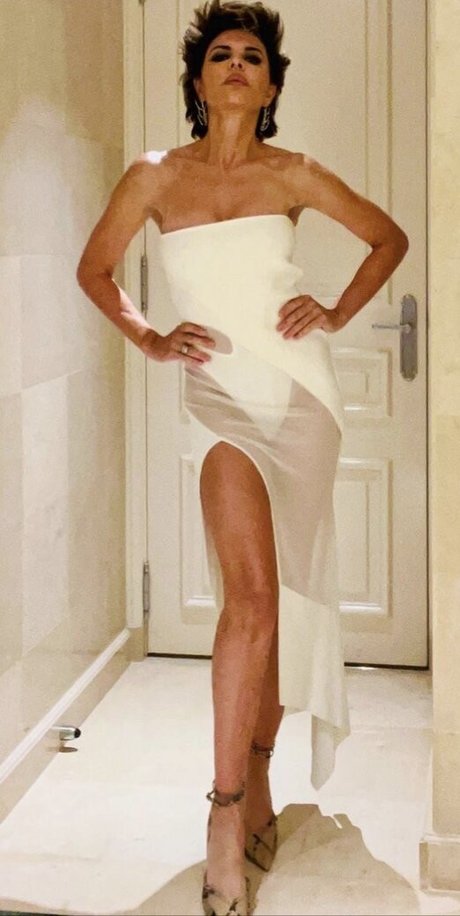 Lisa Rinna pretty star photos