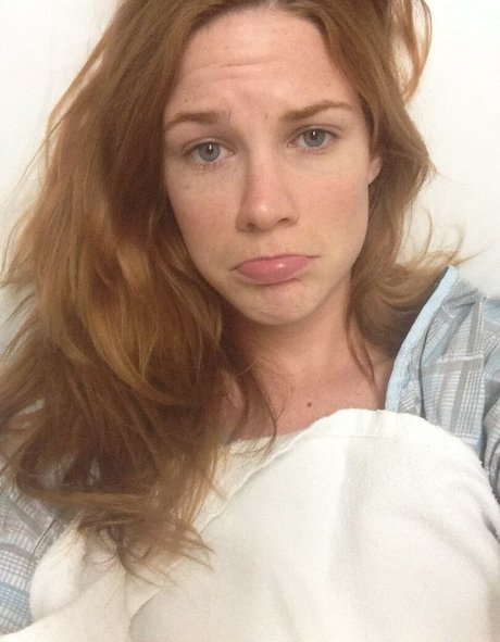 Courtney Hope hot actress picture