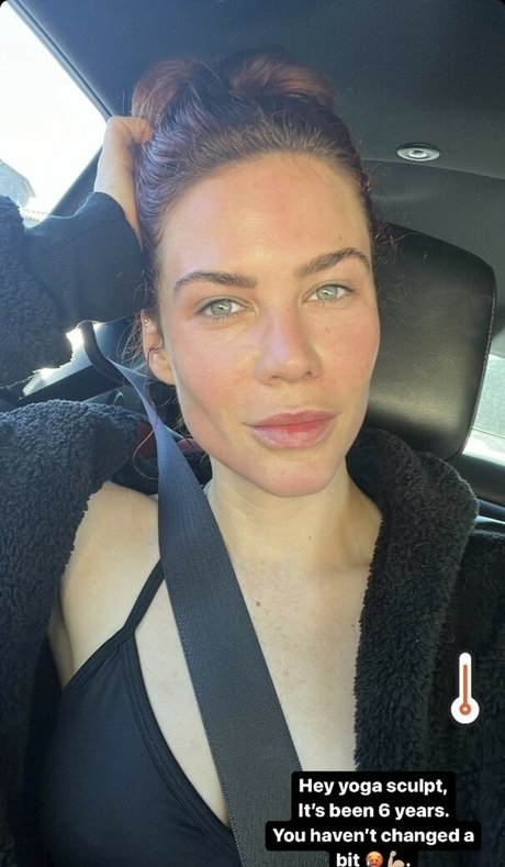 Courtney Hope perfect star photo
