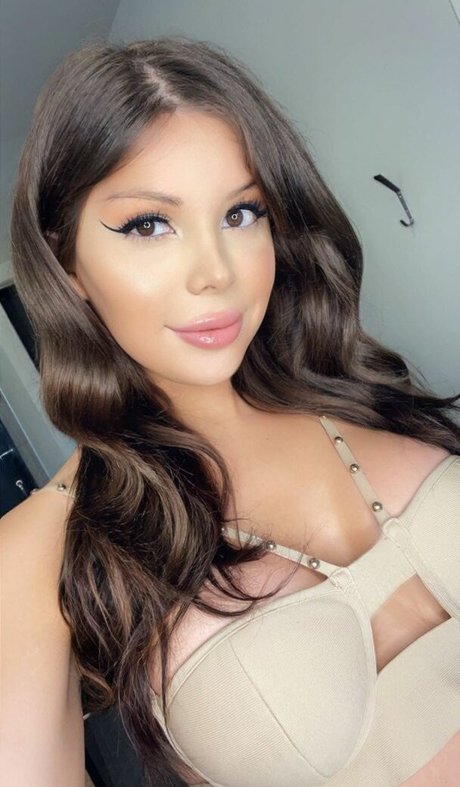 Blaire White pretty actress img