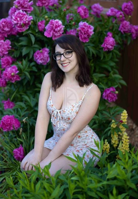 sarameikasaifree pornographic model img