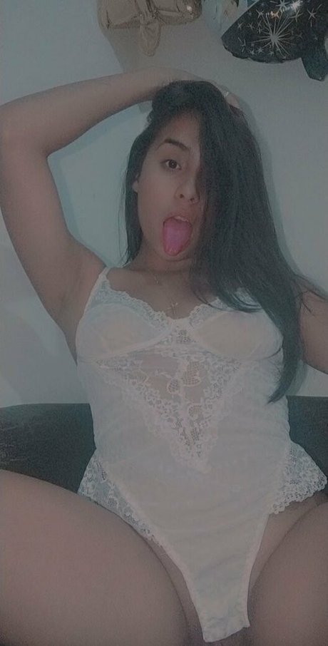yiyisweetcousin model nude galleries