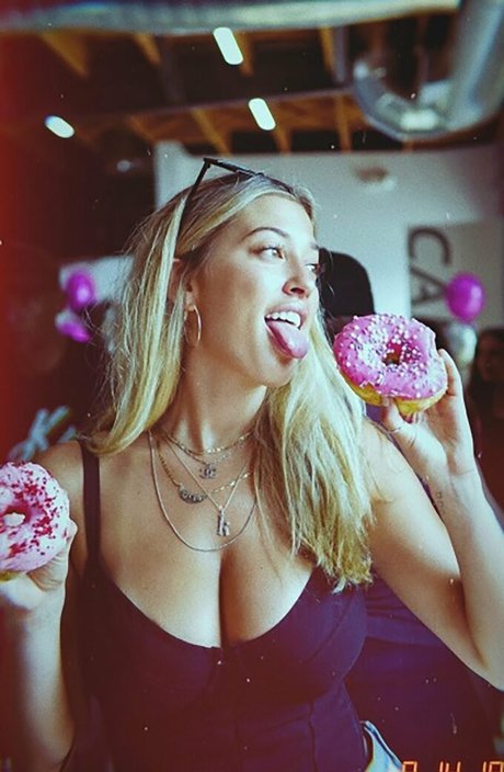 Lindsey Kevitch model porn photos