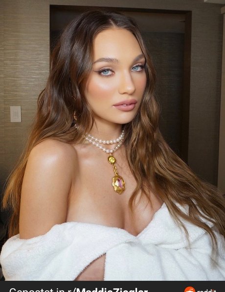 Maddie Ziegler erotic pornstar image