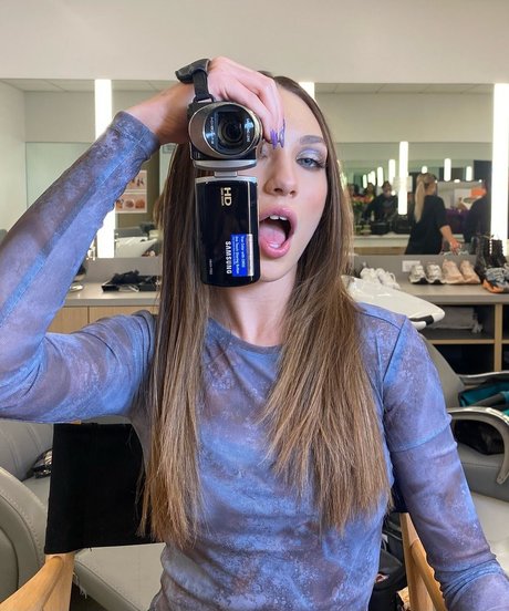 Maddie Ziegler hot model archive