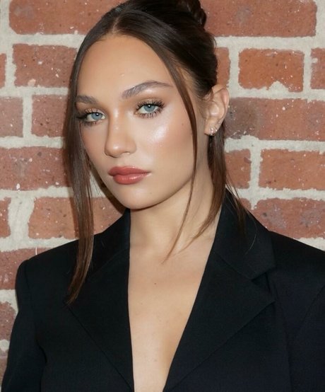 Maddie Ziegler art pornstar picture