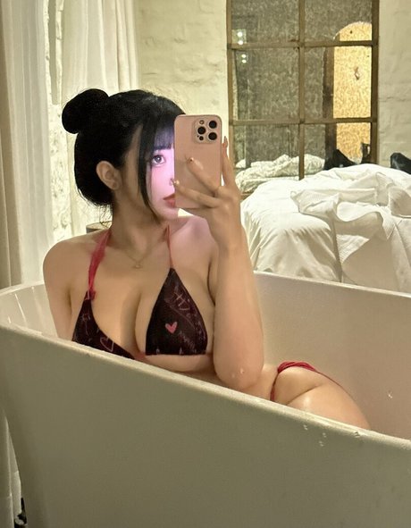 Suakirin Suaki model adult galleries