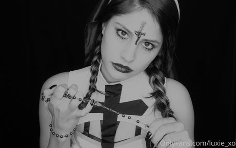 luxie xo art model gallery