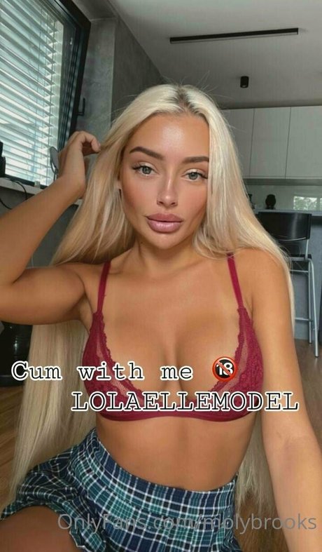 molybrooks pretty model photo