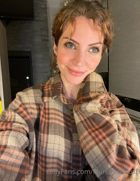 laurelmcintosh naked star picture