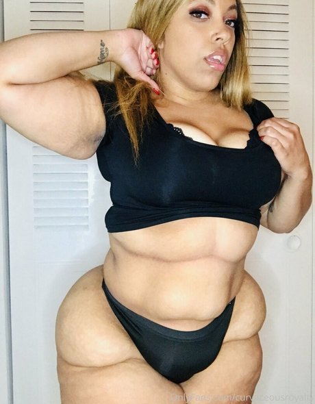 curvaceousroyalty star naked pic