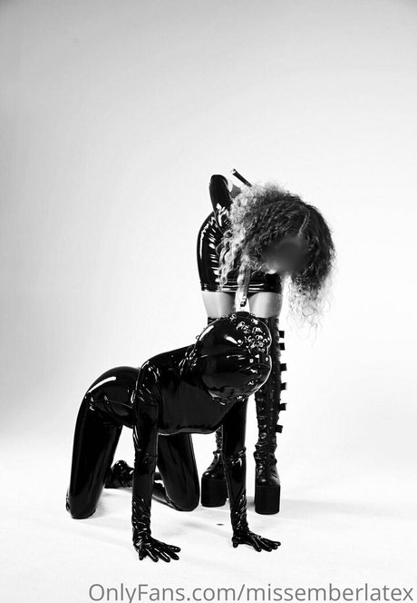 missemberlatex model sexy picture