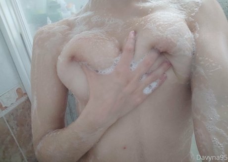 davyna95 naked star photos