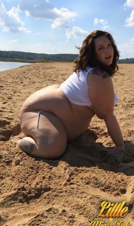 Corissa Enneking sexy star photos