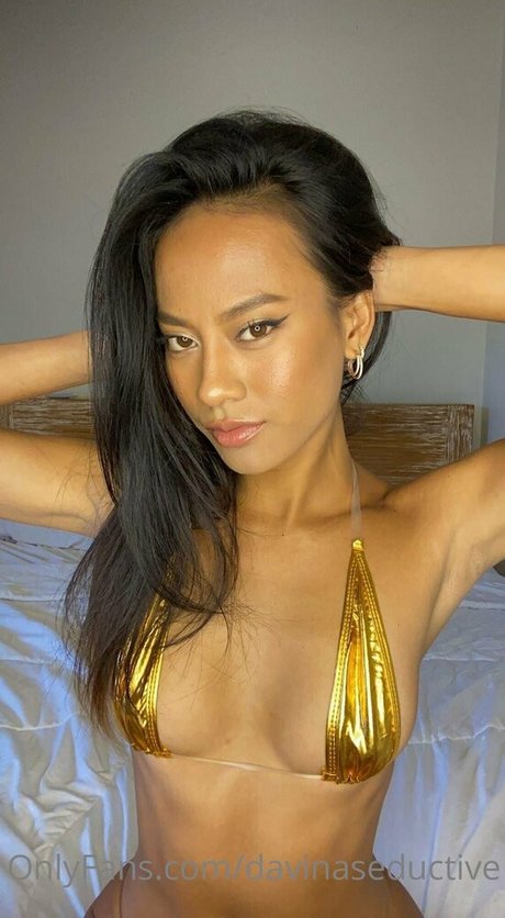 davinaseductive erotic actress photo