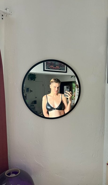 toe onlyfans art naked pic