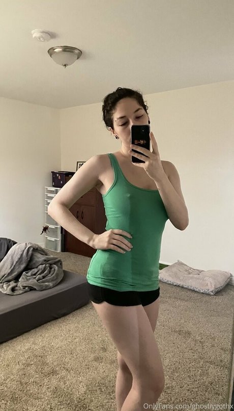ghostlygothx model hot pics