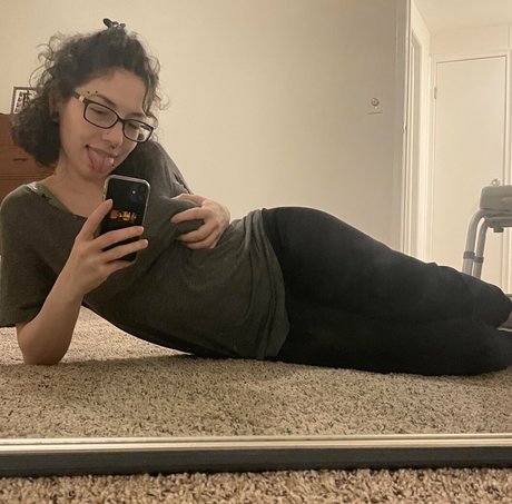 ghostlygothx hot pornstar image