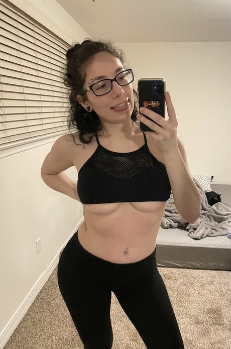 ghostlygothx model nude image