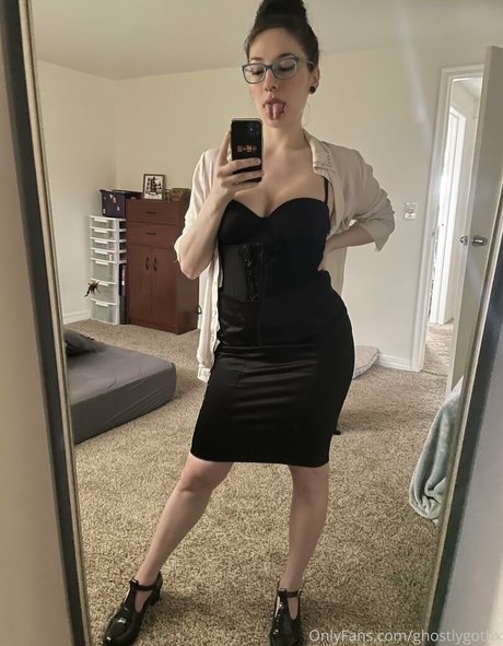 ghostlygothx pretty model images