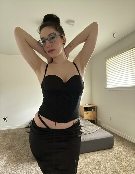 ghostlygothx star nude images