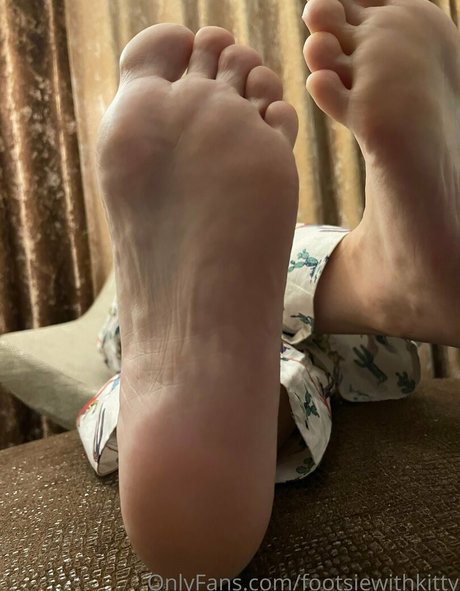 footsiewithkitty sex model image