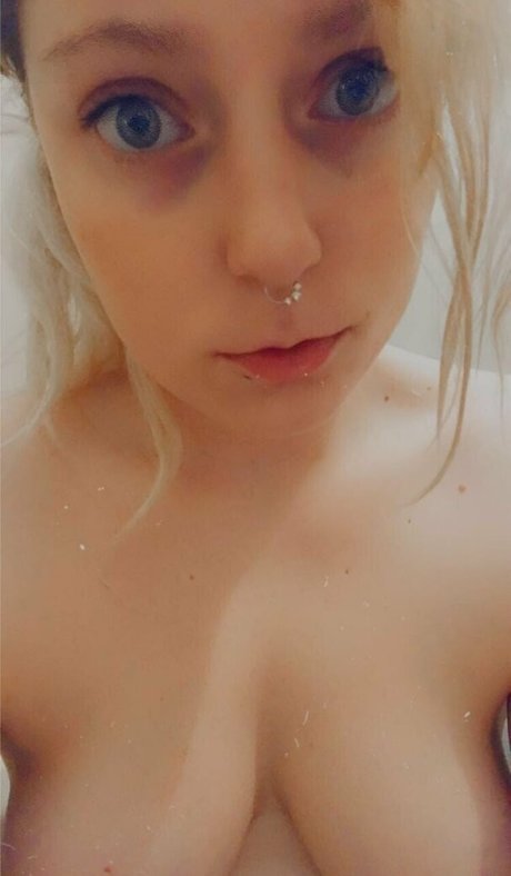 hollynicolebtch free actress images