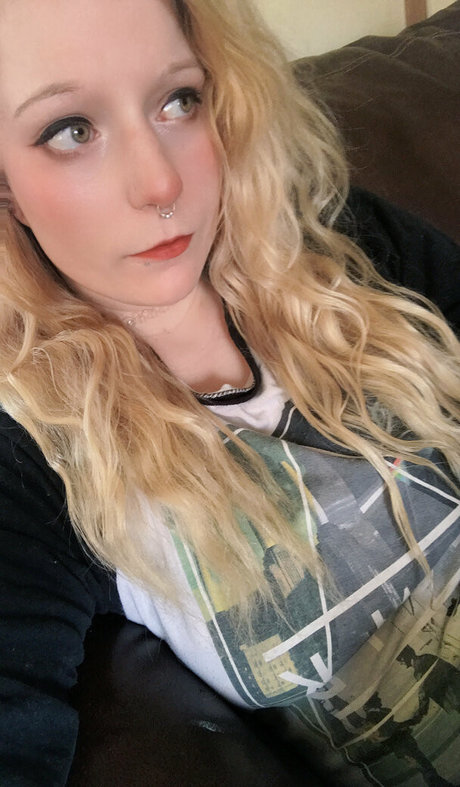 hollynicolebtch nice model img