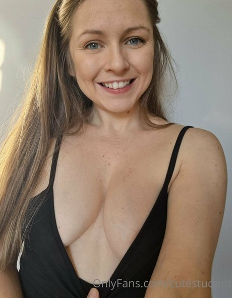 cutestudent nude model photo
