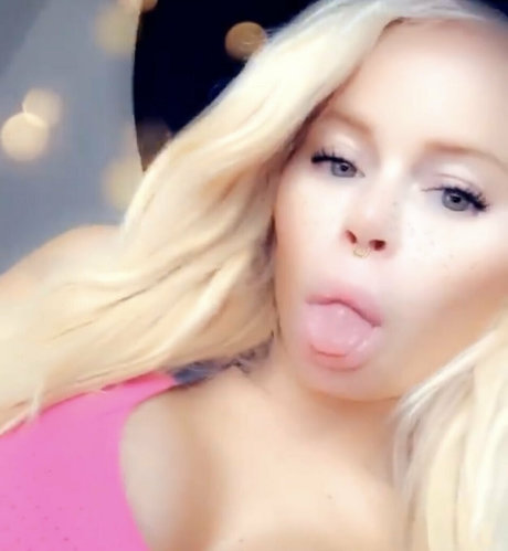 nikkidelano model nudes images