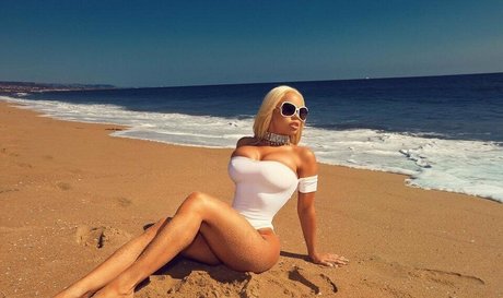nikkidelano high quality model pic