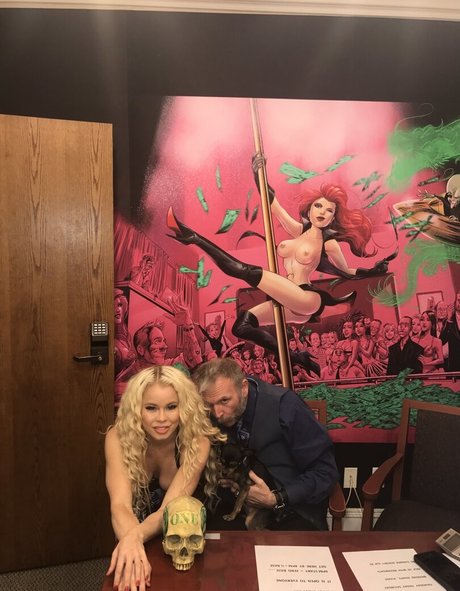 nikkidelano hot model photos