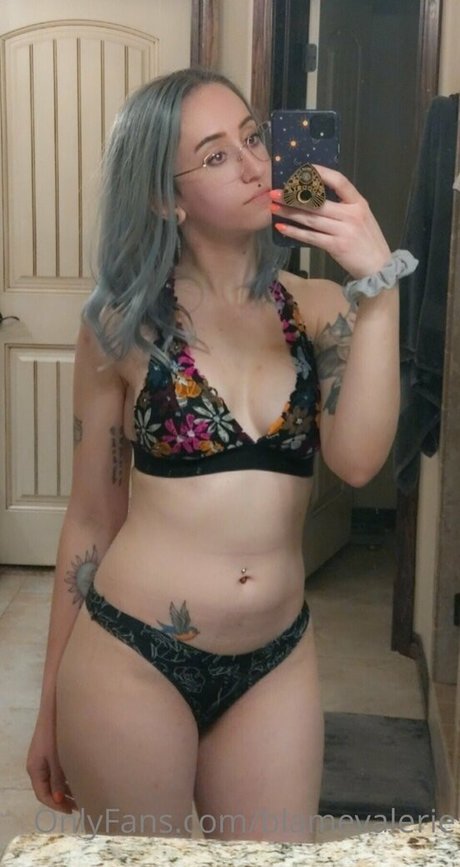 blamevalerie pornstar nudes image