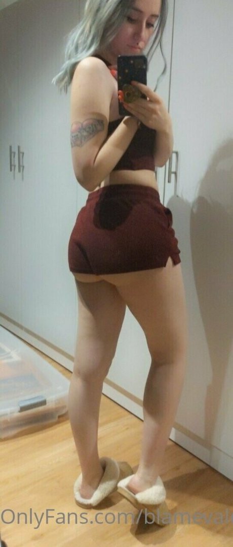 blamevalerie nude model photo