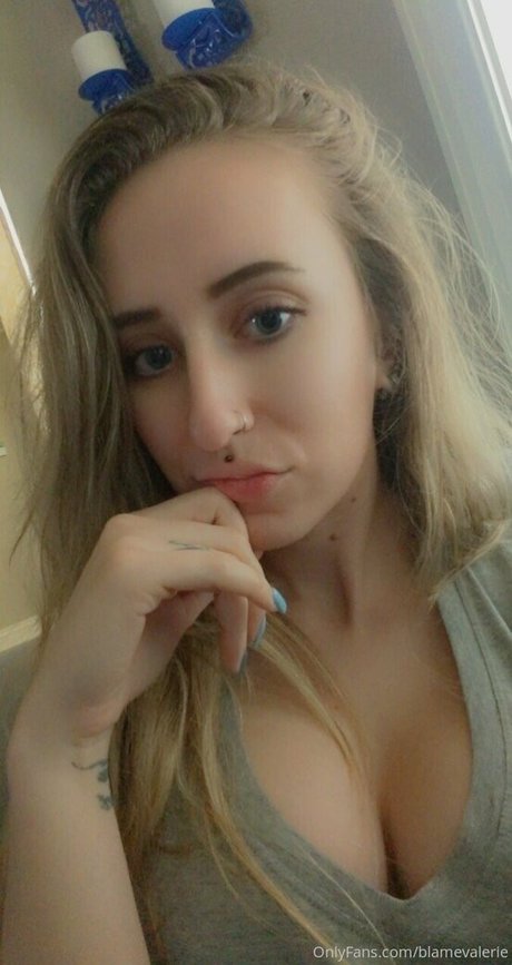 blamevalerie adult model img