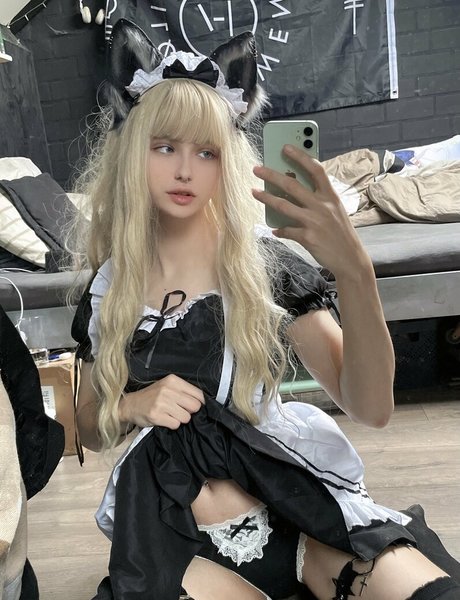 petite twink exclusive actress photo