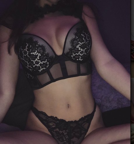 famous girls onlyfans top picture