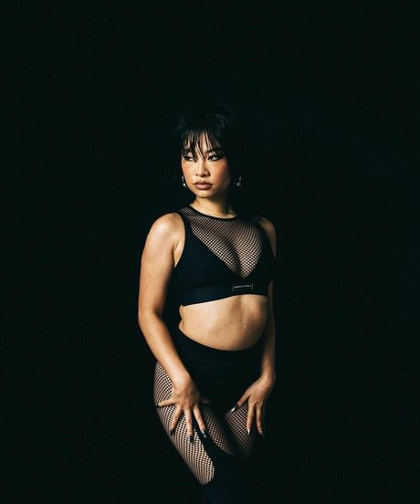 Yu Ling Wu star erotic image