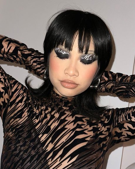 Yu Ling Wu model adult picture
