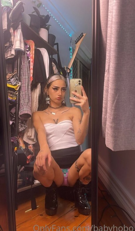 Babyhobo nude star image