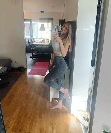 Kandyland nudes model pic
