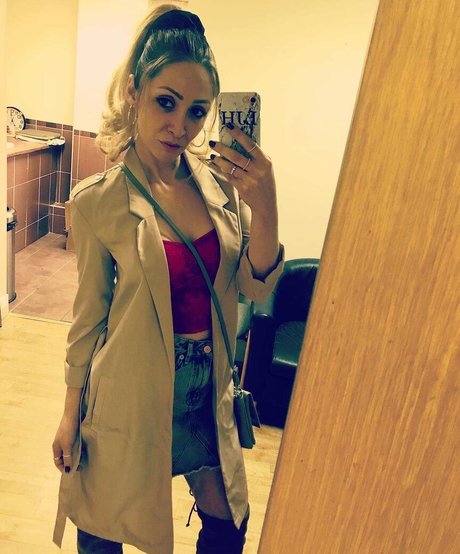 Lucy Jo Hudson perfect star image