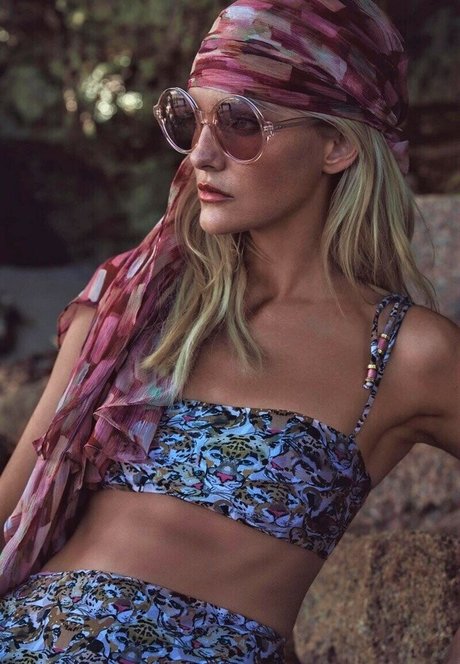 Caroline Trentini sex star pics